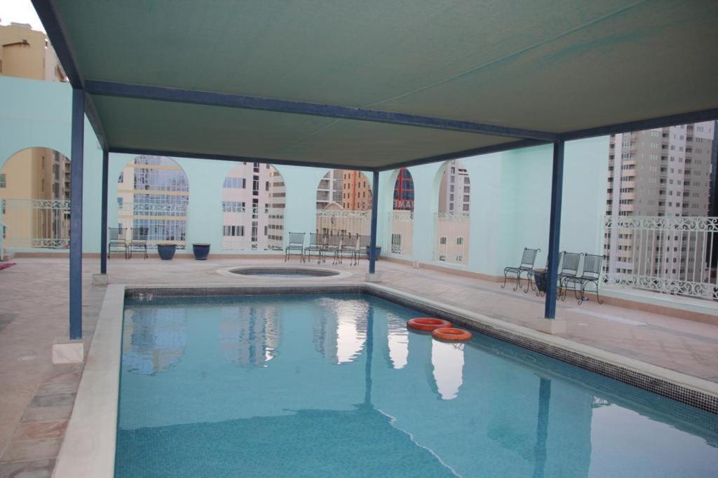 Blue Horizon Suites Manama Exterior foto